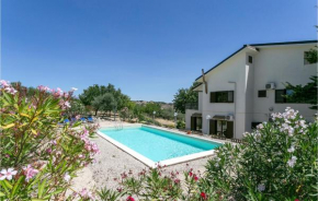 Amazing home in Aragona with Outdoor swimming pool, WiFi and 5 Bedrooms